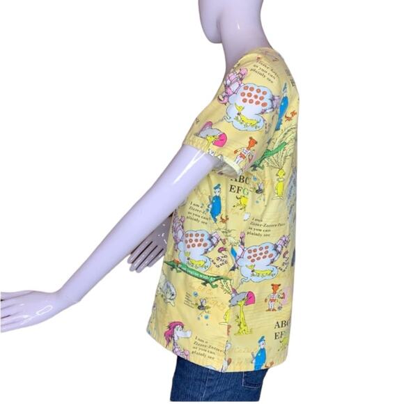 Dr Seuss ABC print Scrub Top Short Sleeve front pockets Size S - Picture 4 of 9